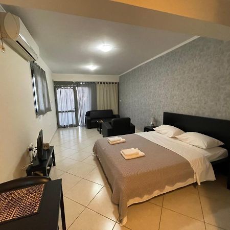 Avr Airport Deluxe Suites 4 Μαρκόπουλο Εξωτερικό φωτογραφία